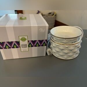 Scentsy Diamond Milk Glass Element Warmer